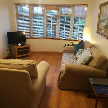 Cosy Apartment Holywood  Exterior photo